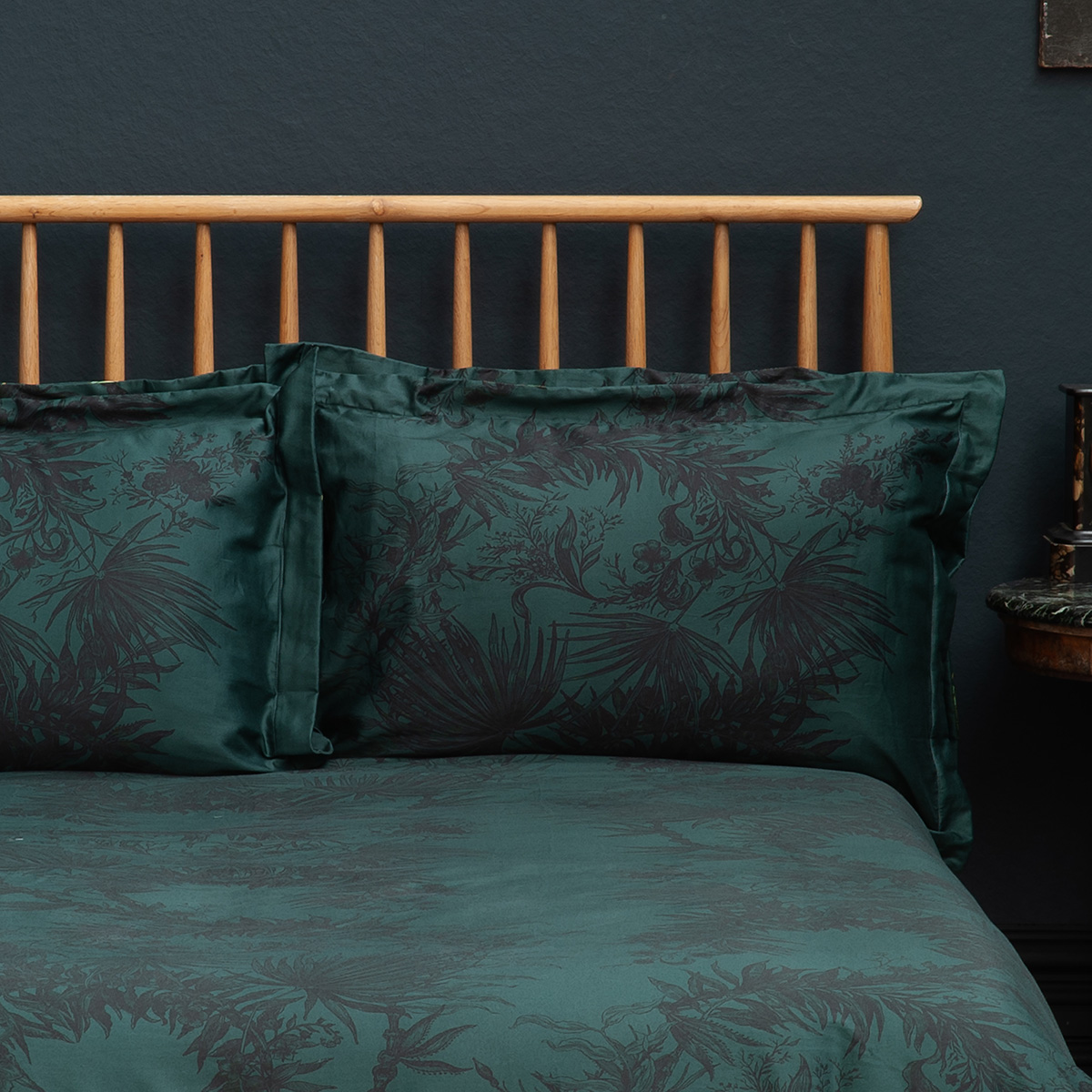Topical Tropical Reversible Pillowcase Set / image 3