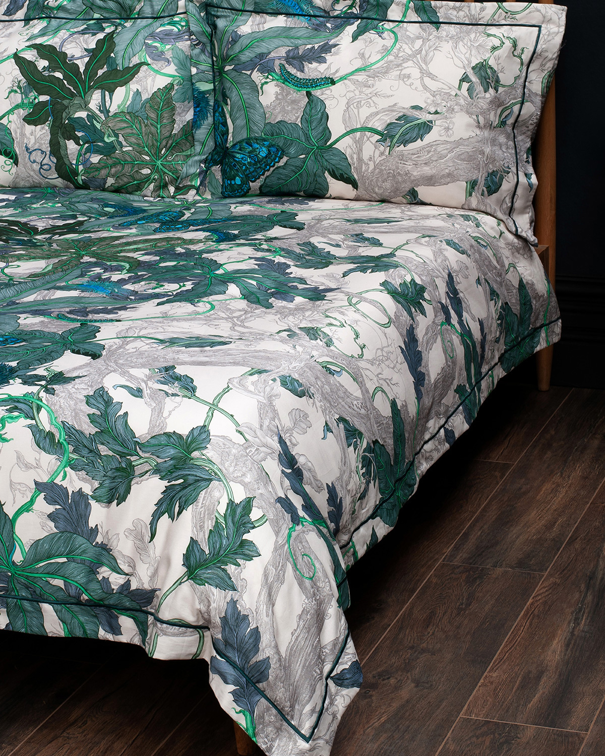 Leaforia Verde Reversible Duvet Set / image 2